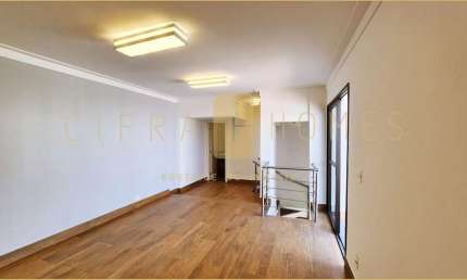 Cobertura reformada com 2 dormitórios, terraço amplo e lazer completo em ótima localização.