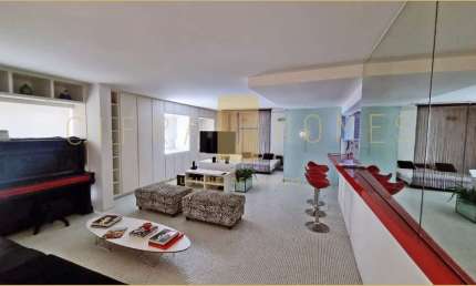 Loft reformado de 70m² com varanda, 2 vagas, piscina na melhor rua do Jardins