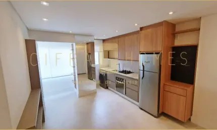 Apartamento reformado para locação, 33 m², com sacada, lazer completo e ótima localização.