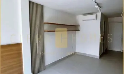 Studio novo com sacada, ar-condicionado, vaga e lazer completo em localização nobre.