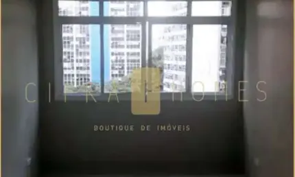 Apartamento Modernizado no 8º Andar com Vista Privilegiada na Avenida Paulista