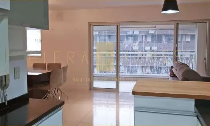 Apartamento com 03 suítes, living com varanda, 135m² e 3 vagas em localização privilegiada no coraç