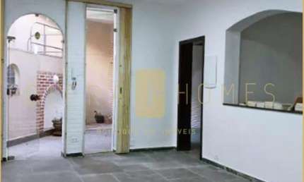 Casa com pátio privativo, à venda, na Bela Vista, 2 suítes e 4 dormitórios proximo da Av. Paulista.