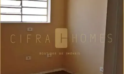 Sobrado comercial com 120m², 2 salas e excelente salão para recepção, em localização privilegiada.