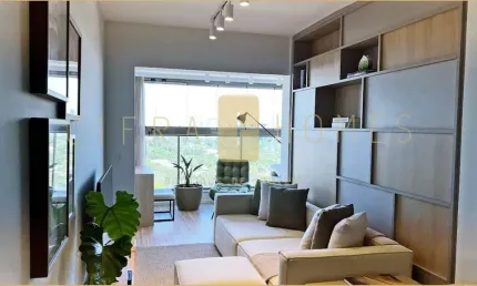 Apartamento mobiliado de 66 m², 2 dormitórios com sacada, sala, varanda e lazer completo.