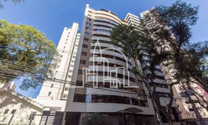 Apartamento com 99 m², totalmente reformado no bairro Bigorrilho