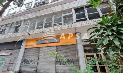LOCAÇÃO COM 1 MÊS DE ALUGUEL GRÁTIS!* ÓTIMO PONTO COMERCIAL NO CENTRO DA CIDADE! RUA EM FRENTE AO CO