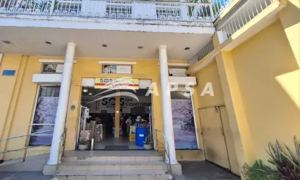 PONTO COMERCIAL NA GRAÇA. COMPOSTA POR 400M², LOJA, MEZANINO, SOBRE LOJA, 2 BANHEIROS, DEPOSITOS E 3