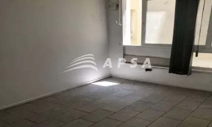 Ótima sala comercial, próximo farto comércio, vlt, metrô, de fundos, clara, arejada, 30m². composta