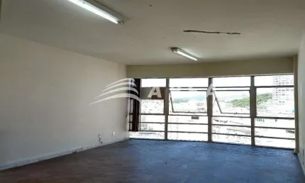 Ótima sala comercial, com banheiro, no centro de niterói, bem localizado, próximo a estação das barc