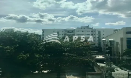 EXCELENTE SALA COMERCIAL LOCALIZADO EM JACAREPAGUÁ, 30M2, AREJADO E COM VISTA, POSSUI 1 VAGA DE GARA