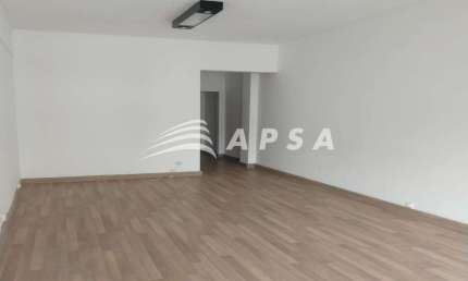 SALA COMERCIAL COM EXCELENTE LOCALIZAÇÃO, FARTO COMÉRCIO E  TRANSPORTE PÚBLICO.  32M², SALA, COZINHA