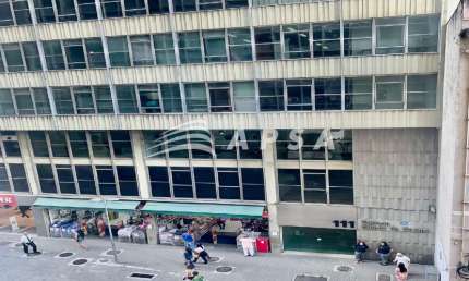EXCELENTE SALA COMERCIAL LOCALIZADA NO CENTRO DO RIO DE JANEIRO, 30 M2, DIVISÓRIAS, BANHEIRO E RUA B