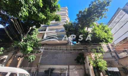 EXCELENTE IMÓVEL DE 86M², FRENTE, SALA AMPLA COM PEQUENA VARANDA, 2 QUARTOS SENDO UM COM SUÍTE E VAR