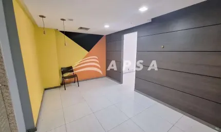 EXCELENTE ANDAR COMERCIAL LOCALIZADO NO CENTRO DO RIO, COM 243M². COMPOSTA POR RECEPÇÃO, SALAS DIVID