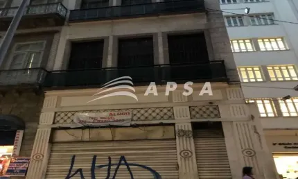 EXCELENTE LOJA LOCALIZADA NO CENTRO, TOTAL DE 584M², POSSUI TÉRREO E MAIS DOIS ANDARES, PONTO MUITO