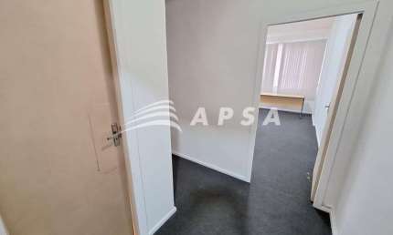 SALA COMERCIAL NA AV. ANTÔNIO CARLOS LOCALIZADA ENTRE OS CONSULADOS FRANCÊS E ITALIANO. DIVIDIDA EM