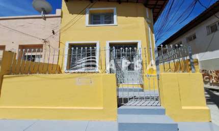 ALUGO APARTAMENTO NOVO, ANDAR SUPERIOR, DISPÕE DE SALA, COZINHA COM ÁRMÁRIO, ÁREA DE SERVIÇO, 01 DOR