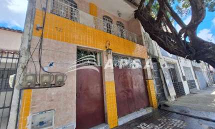 ALUGO QUITINETE NO CENTRO, CONSIDERADO UM DOS MELHORES BAIRROS DE FORTALEZA, DISPÕE DE SALA, COZINHA