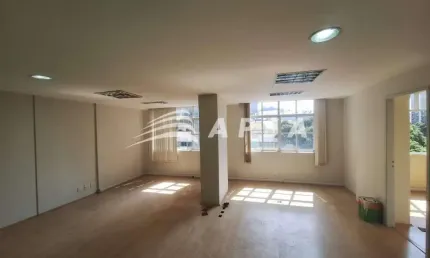 Excelente sala comercial localizado no centro do rio de janeiro, 100m², possuindo conjunto de salas