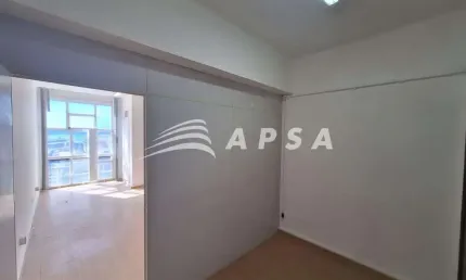 EXCELENTE CONJUNTO DE SALAS EM PRÉDIO CLÁSSICO NO CENTRO DO RIO DE JANEIRO CONTANDO COM 55M² PRONTA