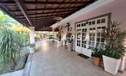 OPORTUNIDADE ÚNICA NO BAIRRO DO ANIL. EXCELENTE CASA EM ÁREA PRIVADA NO MELHOR PONTO DO BAIRRO AO LA