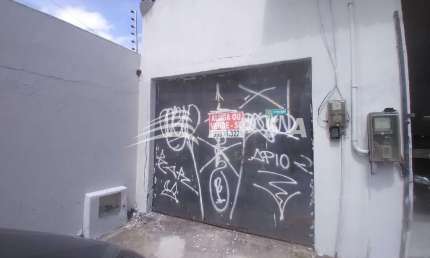 CASA  COM SALA TÉRREO, 02 QUARTOS SENDO 02 SUÍTES,  COZINHA GARAGEM EM ÓTIMA LOCALIZAÇÃO .