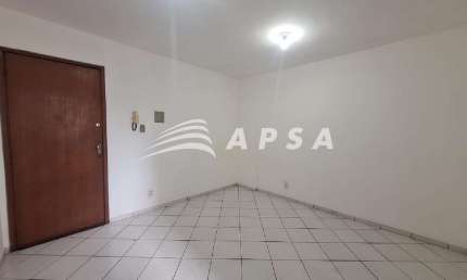 CONJUGADO NA TAQUARA COM 28 M², SITUADO NO SEGUNDO ANDAR DE UM PRÉDIO BEM LOCALIZADO. O IMÓVEL É COM