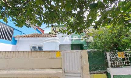 EXCELENTE CASA, 70 M², DE FRENTE, BEM AREJADA E VENTILADA, COM ÓTIMA LOCALIZAÇÃO, RUA TRANQUILA, COM