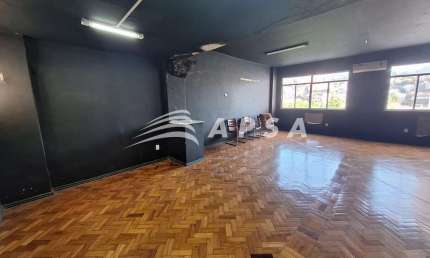 ÓTIMA COBERTURA NO CENTRO, PRÓXIMO AOS ARCOS DA LAPA EXCELENTE LOCALIZAÇÃO. ESSA SALA POSSUI 98M² ES