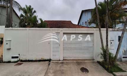 LINDA CASA, TOTALMENTE MOBILIADA, EM VARGEM PEQUENA, PARA LOCAÇÃO. O IMÓVEL POSSUI 200M² E É COMPOST