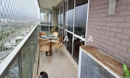 EXCELENTE COBERTURA NO CONDOMÍNIO NOVA IPANEMA - BARRA DA TIJUCA. DISTRIBUÍDA EM DOIS ANDARES, A COB