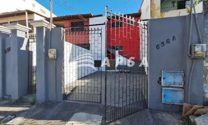 Casa altos com 02 quartos, banheiro social, garagem, cozinha prox. a supermercado nindo box da av. g
