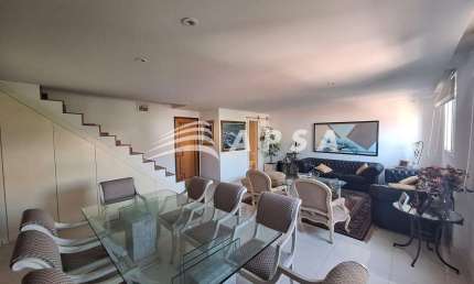 DESCUBRA ESTE DESLUMBRANTE APARTAMENTO TRIPLEX EM BOTAFOGO, UM VERDADEIRO REFÚGIO DE CONFORTO E ELEG