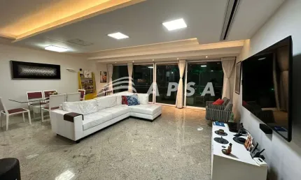 COBERTURA DUPLEX 4 QUARTOS NA BARRA DA TIJUCA.NO PRIMEIRO PAVIMENTO: UMA SALA MUITO AMPLA, QUE CONTA