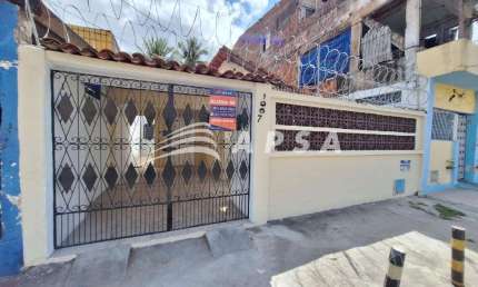 CASA PLANA COM 02 QUARTOS, SALA, COZINHA, BANHEIRO , QUINTAL E GARAGEM  PROX. A CAIXA D`AGUA DO JARD