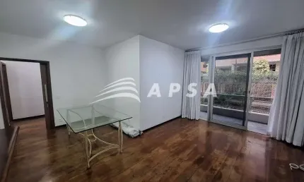 ESTE APARTAMENTO DE 113M², LOCALIZADO NA LAGOA, OFERECE UMA VISTA INCRÍVEL PARA O CRISTO REDENTOR. A