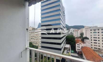 APARTAMENTO EM BOTAFOGO, COMPOSTO POR UMA SALA AMPLA INTEGRADA A UMA VARANDA COM VISTA DESLUMBRANTE