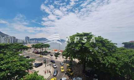 LINDO APARTAMENTO TOTALMENTE REFORMADO, LOCALIZADO NA AVENIDA ATLÂNTICA, EM COPACABANA, COM VISTA FR