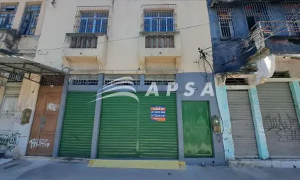 IMÓVEL TOTALMENTE REFORMADO, 1º PAVIMENTO COM LOJÃO, 02 BANHEIROS, COPA, ALMOXARIFADO, ÁREA DE SERVI