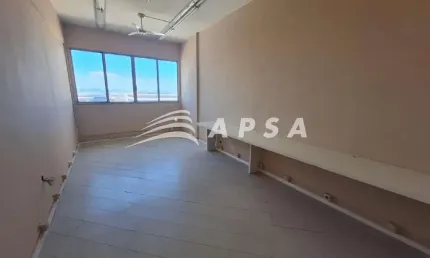 LOCALIZADA NO CORAÇÃO DO RIO DE JANEIRO, ESTA SALA COMERCIAL REFORMADA ESTÁ PRONTA PARA RECEBER O SE
