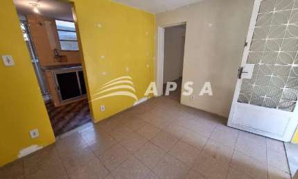 APRESENTAMOS ESTA ACONCHEGANTE CASA EM VILA, UM VERDADEIRO LAR PARA QUEM BUSCA SEGURANÇA E PRATICIDA