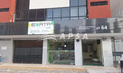 SALA COMERCIAL NO RIO VERMELHO. COMPOSTA POR 30 M², SOL DA MANHÃ, AREJADA, COM BANHEIRO PRIVATIVO E