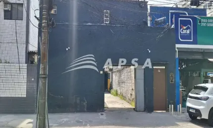 OPORTUNIDADE DE GALPÃO NA RUA TIROL - JACAREPAGUÁ. COM ENTRADA PARA A FRENTE DA RUA, O ESPAÇO POSSUI