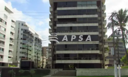 Excelente apartamento à beira mar, com ótima localização, próximo à restaurantes, faculdade, escolas