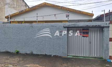 CASA TERREO COM VARANDA , 03 QUARTOS, SALA, COZINHA , QUINTAL , GARAGEM .  PROX. SORIANO ALBUQUERQUE