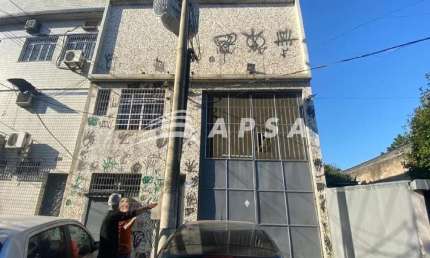 EXCELENTE GALPÃO, PARA ALUGUEL, NA RUA MABÁ - PARADA DE LUCAS.  O ESPAÇO POSSUI 400M², SENDO 350M² D