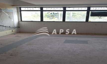 SALA COMERCIAL NO VALQUEIRE, EXCELENTE LOCALIZAÇÃO PONTO DE CONDUÇÃO NA FRENTE. O PRÉDIO CONTA COM D
