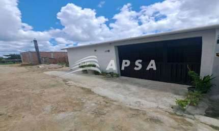 EXCELENTE CASA CONTENDO 1SUITE , E 2 QUARTOS,  COM 1 GARAGEM COBERTAS, 33 METROS QUADRADOS, LOCALIZA
