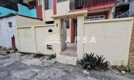 ALUGO CASA COM  VARANDA , GARAGEM , 02 QUARTOS, SENDO 01 SUITE, SALA, COZINHA, AREA DE SERVIÇO E BAN